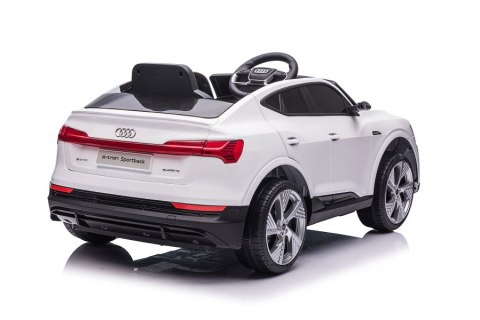 AUTO NA AKUMULATOR DLA DZIECKA AUDI E-TRON 4X4 LED EVA RADIO MP3 SKÓRA AUTO NA AKUMULATOR DLA DZIECKA AUDI E-TRON 4X4 LED EVA RADIO MP3 SKÓRA