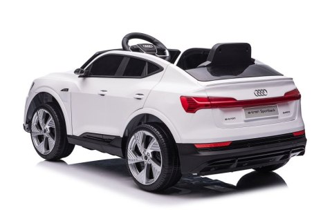 AUTO NA AKUMULATOR DLA DZIECKA AUDI E-TRON 4X4 LED EVA RADIO MP3 SKÓRA AUTO NA AKUMULATOR DLA DZIECKA AUDI E-TRON 4X4 LED EVA RADIO MP3 SKÓRA