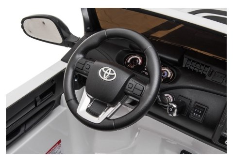 AUTO NA AKUMULATOR DLA 2 DZIECI TOYOTA HILUX 4X4 PILOT EVA SKÓRA LED RADIO MP3