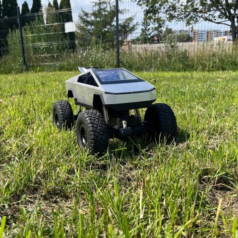 SAMOCHÓD ZDALNIE STEROWANY AUTO RC CYBER PICKUP 1:8 4X4 LED PILOT 2.4 AKU