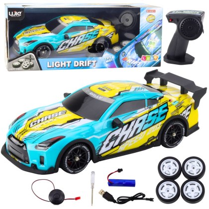 SAMOCHÓD ZDALNIE STEROWANY DRIFT RC ŚWIECĄCA KAROSERIA WYMIENNE KOŁA PILOT 2.4 AKU