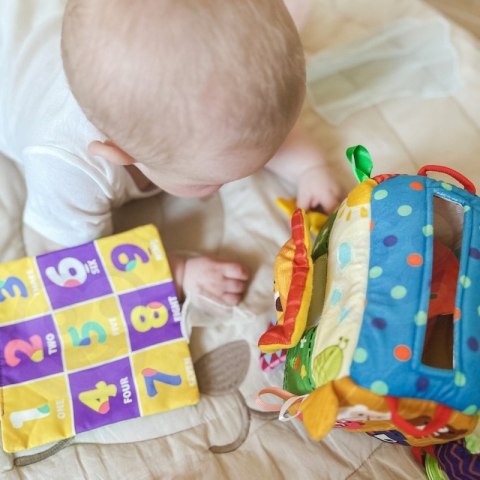 ZABAWKA EDUKACYJNA SENSORYCZNA PUDEŁECZKO CHUSTECZEK DLA DZIECI PREMIUM