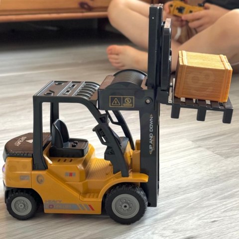 WÓZEK WIDŁOWY ZDALNIE STEROWANY 1:24 FUNKCJE PARA DŹWIĘKI ŚWIATŁA PILOT 2.4G