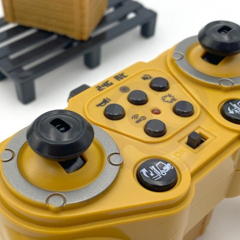 WÓZEK WIDŁOWY ZDALNIE STEROWANY 1:24 FUNKCJE PARA DŹWIĘKI ŚWIATŁA PILOT 2.4G