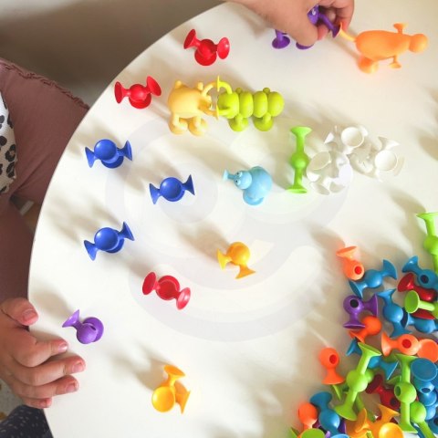 KLOCKI KONSTRUKCYJNE Z PRZYSSAWKAMI ZWARIOWANE ZWIERZAKI EDUKACYJNE KREATYWNE