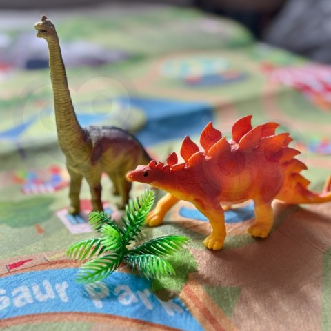 ZESTAW FIGURKI DINOZAURY 16 EL. MATA KUFEREK EDUKACYJNE DLA DZIECI