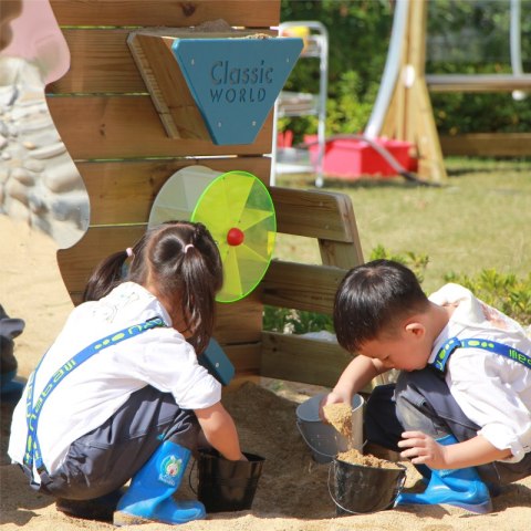 CLASSIC WORLD EDU Drewniana Ścianka do Zabawy w Piasku z Ławeczką i Lustrem