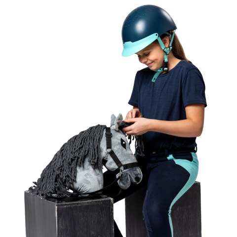 HOBBY HORSE ZESTAW KOŃ SZARY DERKA FUKSJA I GRANAT NAUSZNIKI KANTAR