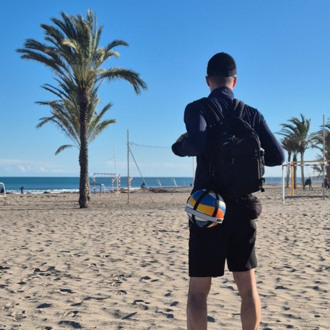 UCHWYT NA PIŁKĘ REGULOWANY Z KARABIŃCZYKIEM DO PIŁEK ROZM. 4-7 SPRINTIGO