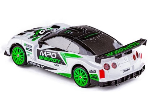 SAMOCHÓD ZDALNIE STEROWANY AUTO RC DRIFT 4X4 1:24 15 KM/H WYMIENNE KOŁA PILOT 2.4G
