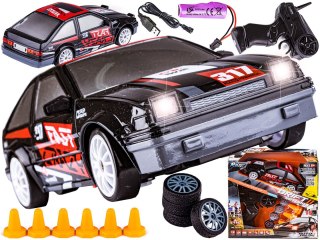 SAMOCHÓD ZDALNIE STEROWANY AUTO RC DRIFT 4X4 1:24 15 KM/H WYMIENNE KOŁA PILOT 2.4G