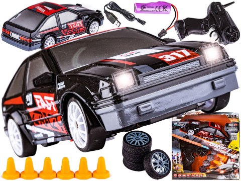 SAMOCHÓD ZDALNIE STEROWANY AUTO RC DRIFT 4X4 1:24 15 KM/H WYMIENNE KOŁA PILOT 2.4G