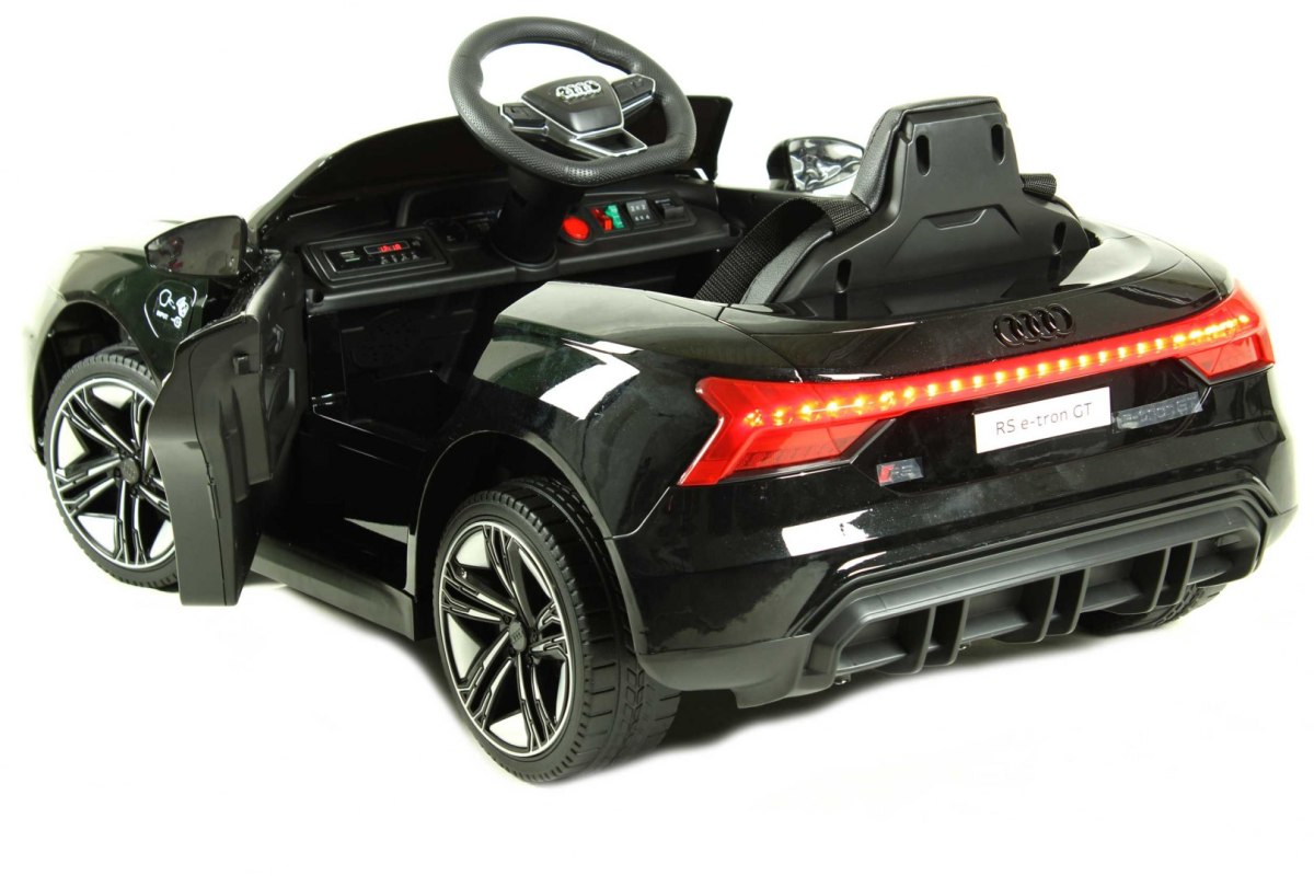 AUTO NA AKUMULATOR AUDI RS E-TRON GT 4X4 PILOT M-9 AUTO NA AKUMULATOR AUDI RS E-TRON GT 4X4 PILOT M-9