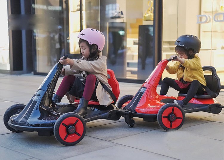 SZYBKI DRIFTUJĄCY GOKART, BLUETOOTH, ŚWIATŁA NOWOŚĆ/BDQ-8108 SZYBKI DRIFTUJĄCY GOKART, BLUETOOTH, ŚWIATŁA NOWOŚĆ/BDQ-8108