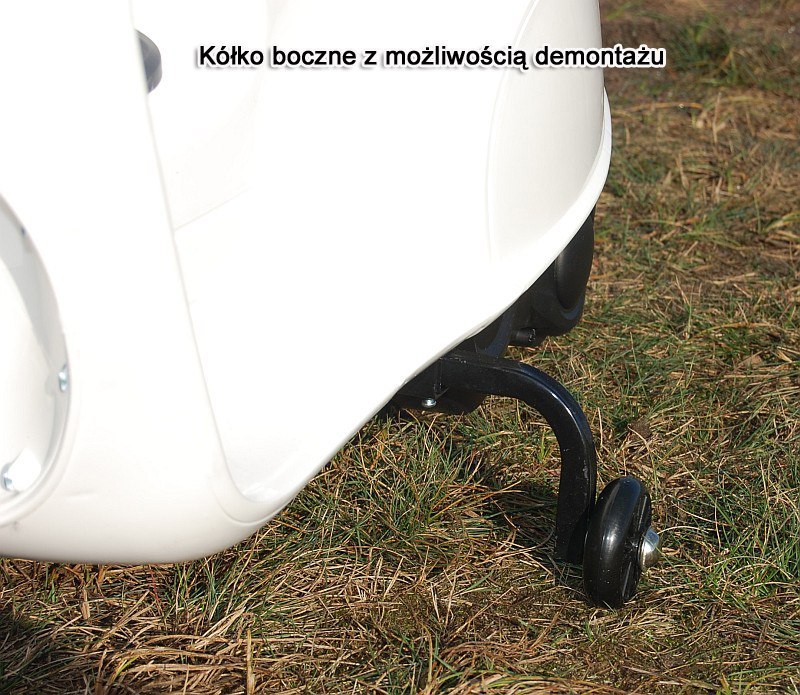 STYLOWY SKUTER NA AKUMULATOR Z BOCZNYMI KÓŁKAMI I RADIEM/CH8820 STYLOWY SKUTER NA AKUMULATOR Z BOCZNYMI KÓŁKAMI I RADIEM/CH8820