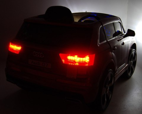 ORYGINALNE AUDI Q7 W NAJLEPSZEJ WERSJI, LAKIER/ 2188 ORYGINALNE AUDI Q7 W NAJLEPSZEJ WERSJI, LAKIER/ 2188