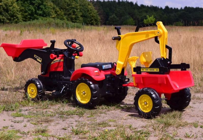TRAKTOR NA PEDAŁY Z PRZYCZEPĄ, ŁYŻKĄ I KOPARKĄ/ TR3009 TRAKTOR NA PEDAŁY Z PRZYCZEPĄ, ŁYŻKĄ I KOPARKĄ/ TR3009