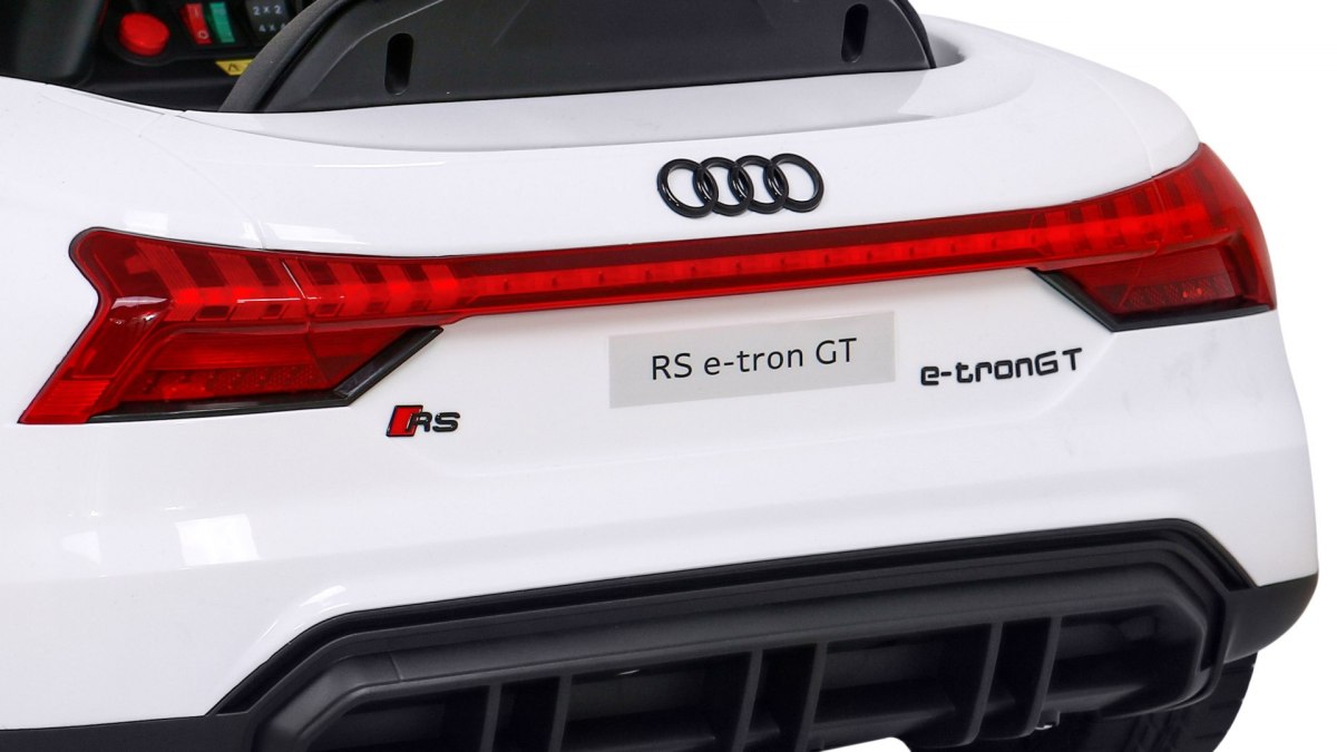 SAMOCHÓD NA AKUMULATOR AUDI RS E-TRON GT BIAŁY SAMOCHÓD NA AKUMULATOR AUDI RS E-TRON GT BIAŁY