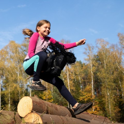 HOBBY HORSE SKIPPI KOŃ NA KIJU KASZTANOWATY DLA DZIECI DO ZABAWY JAZDY SKOKÓW