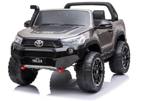 AUTO NA AKUMULATOR DLA 2 DZIECI TOYOTA HILUX LAKIER 4X4 PILOT EVA SKÓRA LED RADIO MP3 AUTO NA AKUMULATOR DLA 2 DZIECI TOYOTA HILUX LAKIER 4X4 PILOT EVA SKÓRA LED RADIO MP3